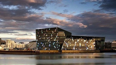 El nuevo auditorio Harpa de Reikiavik gana el premio Mies van der Rohe 2013